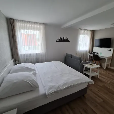 Franziska Otel